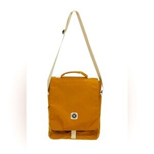 Walker Goods Messenger in “Honey”